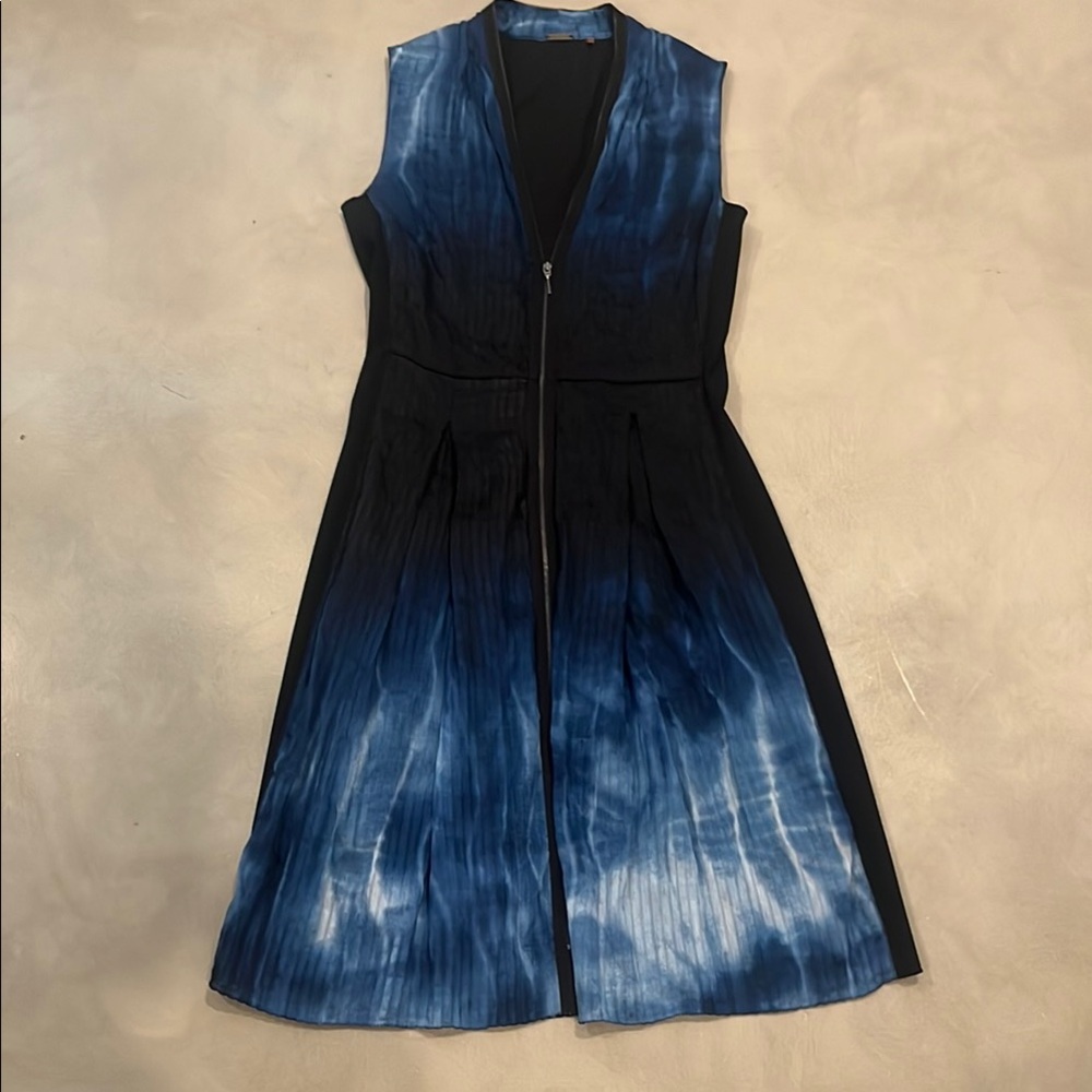 Elegant Blue and Black Sleeveless Dress
